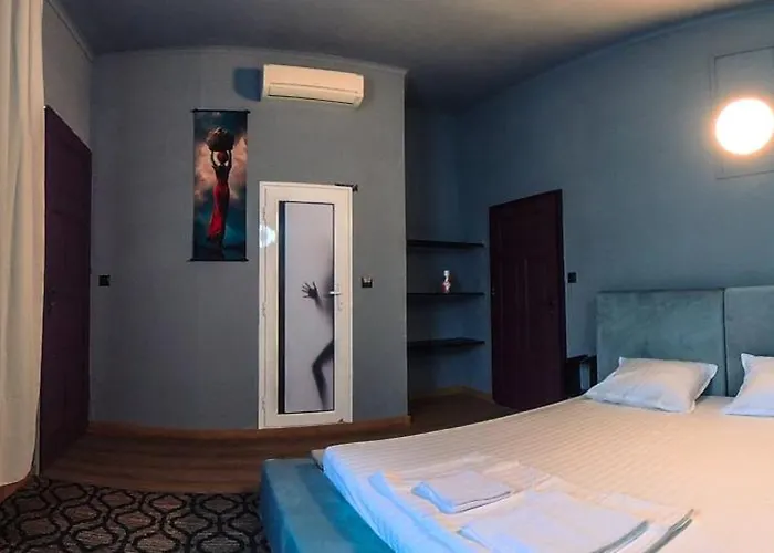 R34 Boutique Art Pensión 3*